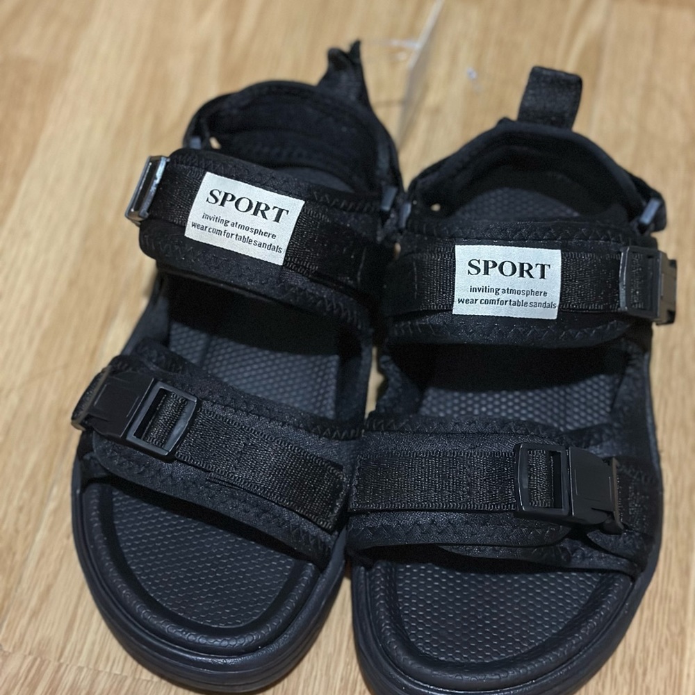 Unisex Black Sandals Size 7.5